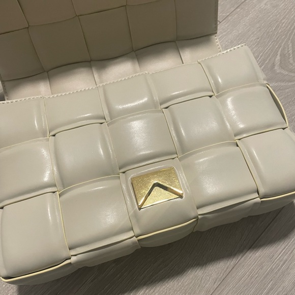 Quilted Cream Purse - Picture 5 of 5